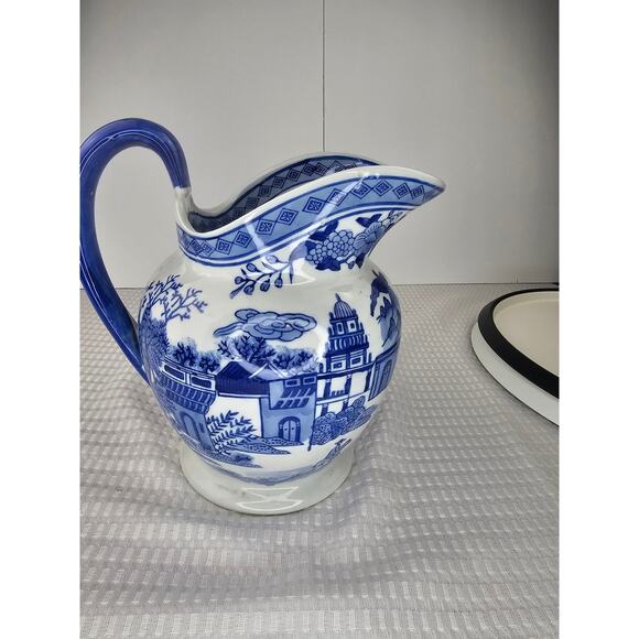 Vintage‎ Chinese Export Porcelain Vase/ Pitcher Handpainted Pagoda Pattern - Picture 2 of 6